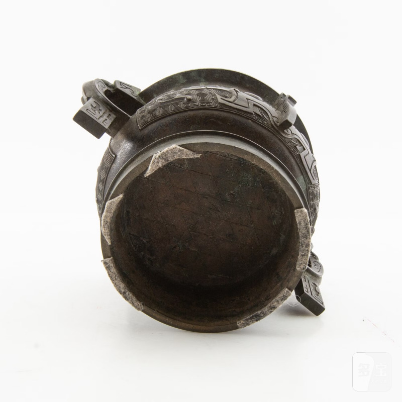 An archaistic bronze vessel, - 图13